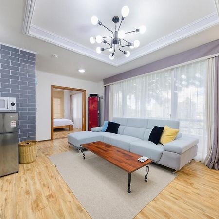 Harry And Sodam Pension Чеджудо Экстерьер фото