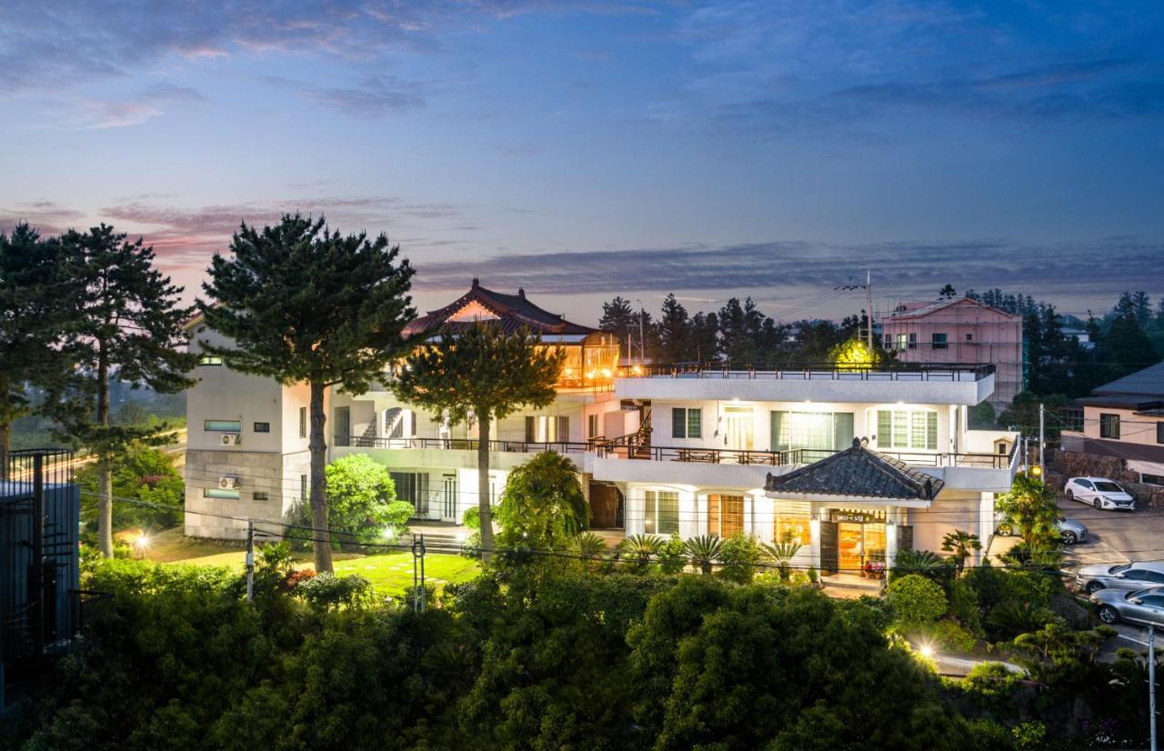 Harry And Sodam Pension Чеджудо Экстерьер фото