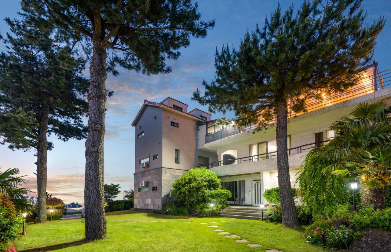 Harry And Sodam Pension Чеджудо Экстерьер фото
