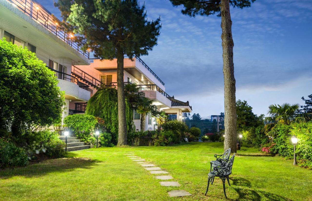 Harry And Sodam Pension Чеджудо Экстерьер фото