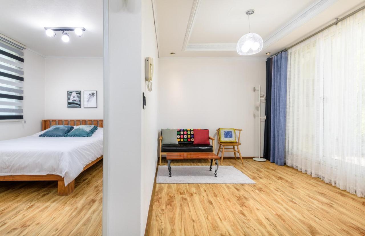Harry And Sodam Pension Чеджудо Экстерьер фото